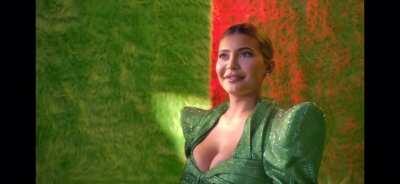 kylie playing with her fake titties