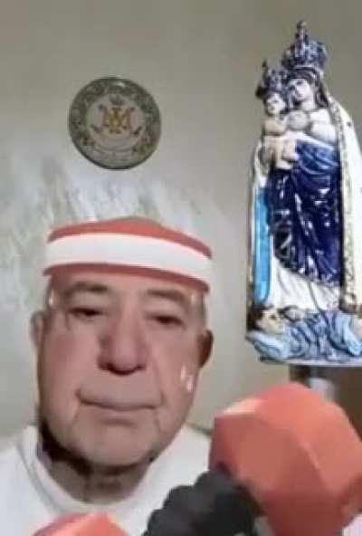 History repeats itself: another Italian Priest, another live streaming with filters on... He even accuses someone else for this unpleasant joke