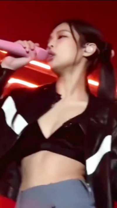 JENNIE'S BIG HEART 🖤