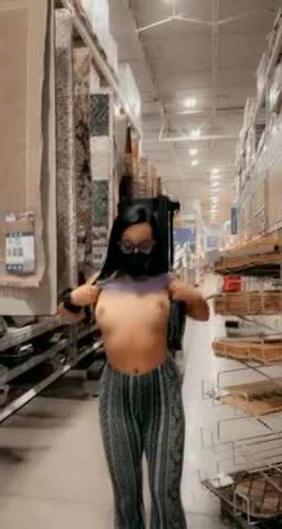 The security guard gave me a thumbs up 👍