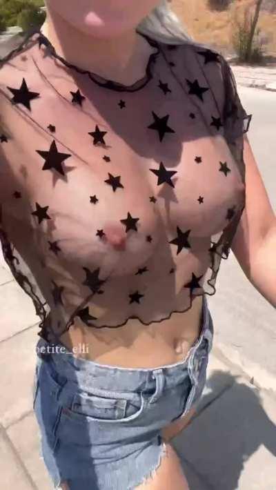 This top was made for sunny days. Would you go for a walk with me?