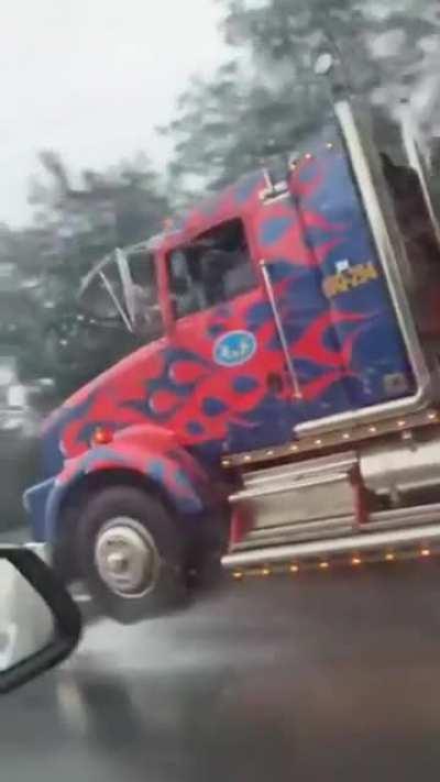 Ese wey de r/maau con el fetiche hacia los transformers