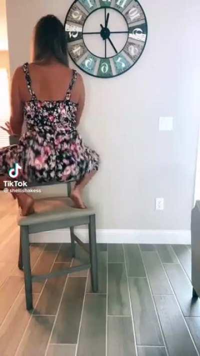 She can shake that thang