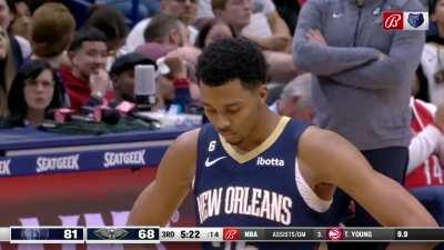 [Highlight] Desmond Bane gets the technical as his air punch nearly hits the referee