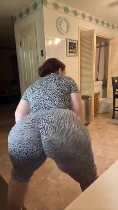 Stella (@frecklesazz)