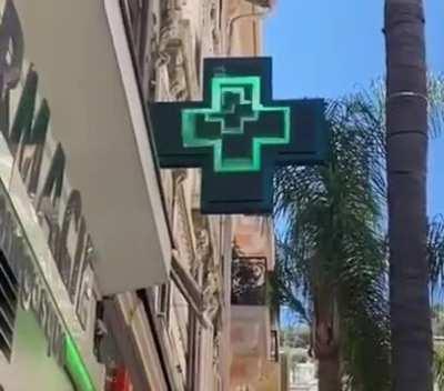 Question to all fr*nch (and PIGS): why do your parmacys all look like this?