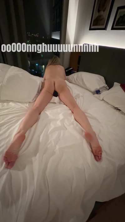 The Mrs cums hard from her paddling and a dildo stretching her pussy