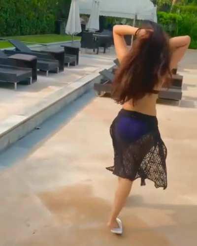 Not Only Titties But Ameesha is Also Inviting from Behind Now