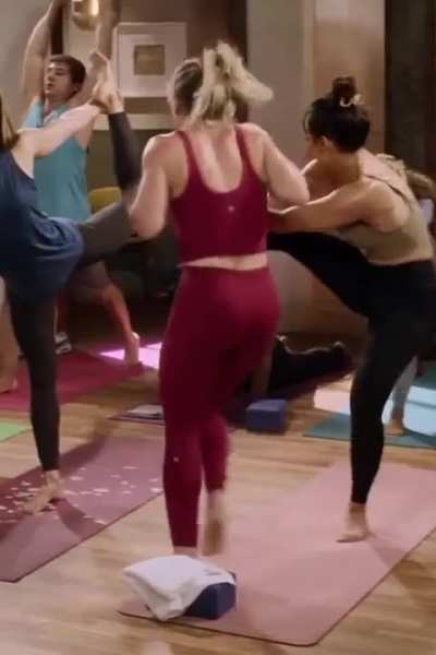 Doing yoga in How I Met Your Father 