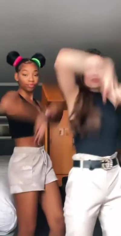 we did not plan to match 🤩@officiallydaitime @itsjennifermichele