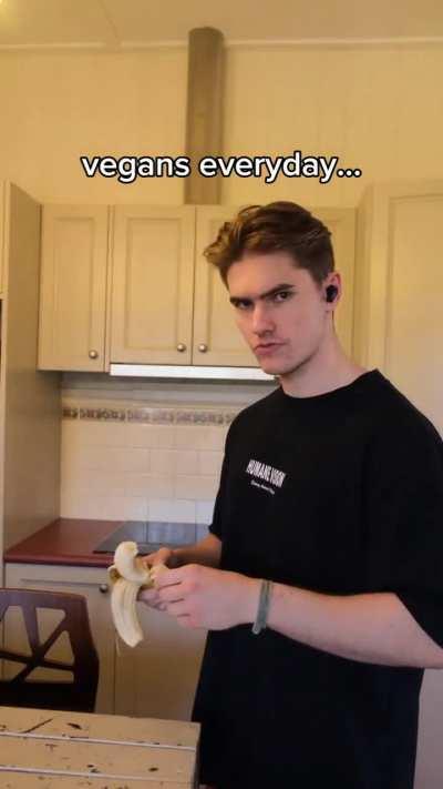 Vibrating is so bad, I can't stop🍌