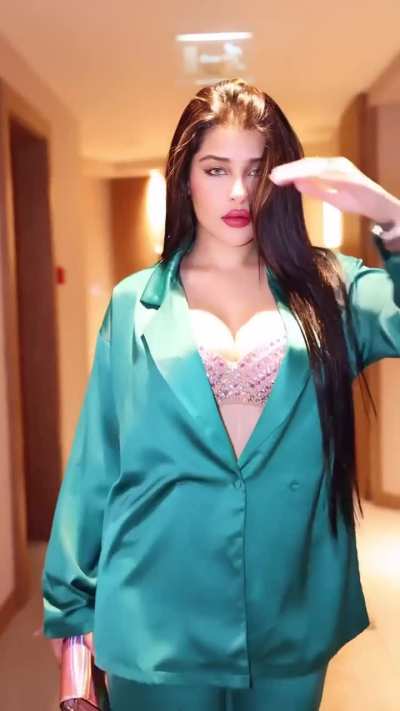 Iske face pe cum krne mai kitna mazaa ayega 🥵🍆💦🤤