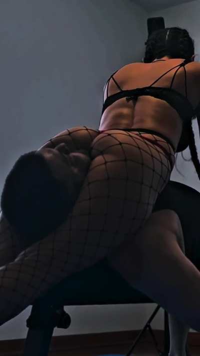 Huntress Lynx Ass Appreciation (Reverse Headscissor) 