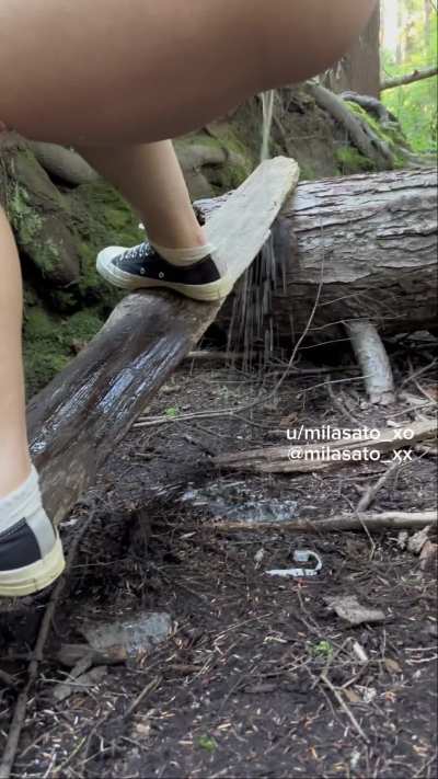 I couldn't hold it any longer and let it all out😈💦how would you handle my desperate stream?