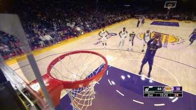 [Highlight] Malik Beasley trolls Lebron after a missed free throw