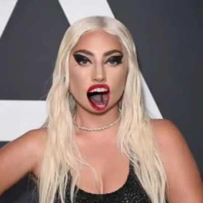 seraqueef when she sees the enemies lining up on mid: