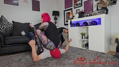 Do you like to be drained to be under my ass on your birthday ? oc