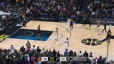 [Highlight] Suns come away with the pivotal offensive rebound after burning the full 24 seconds off the clock