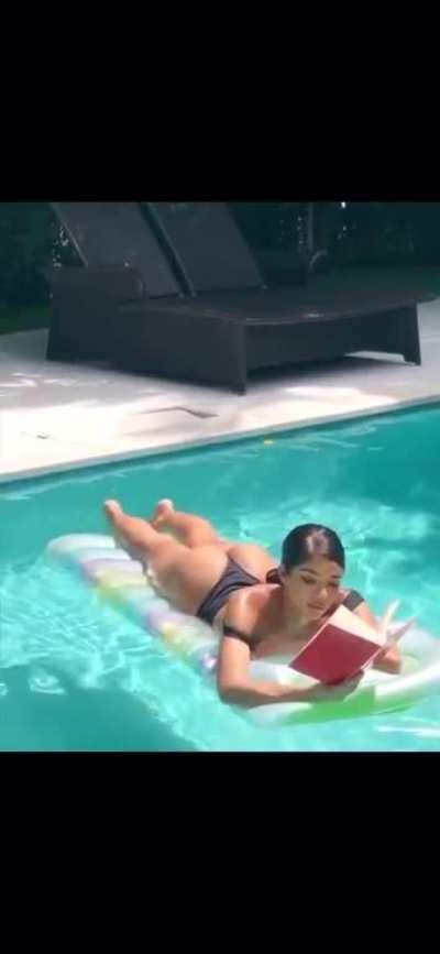 Idgaf what anyone says, her ass is still amazing