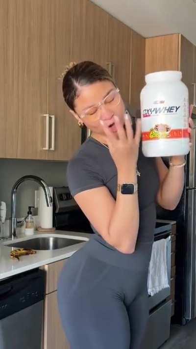 Lexie is all booty and vibes