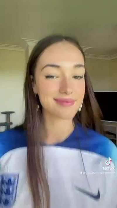 It's cumming home 🥰🏴󠁧󠁢󠁥󠁮󠁧󠁿⚽️ (20F)