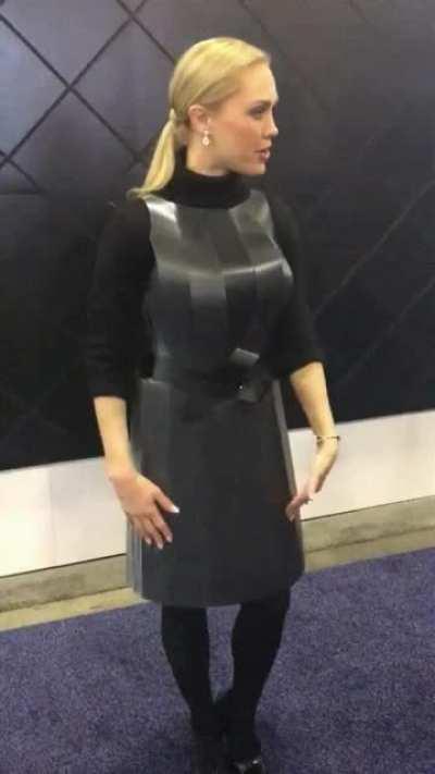 Какого цвета платье?