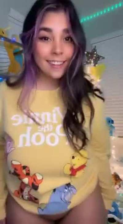 Are curvy girls that want to fuck on Christmas your type? 🎄