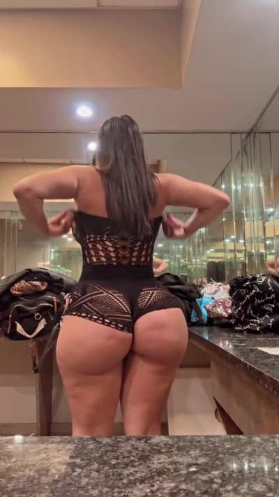 That booty bouncing like tigger