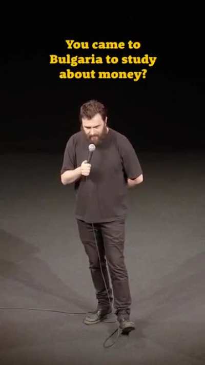 Bulgarian comedian roasts an Israeli