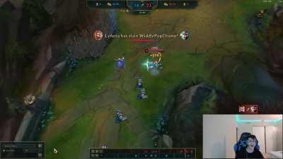 Top Laners When a Team Fight is Going Down