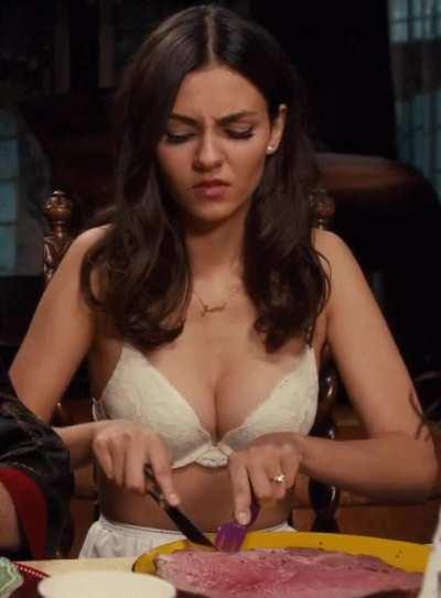 Victoria Justice's cleavage