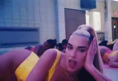 You know Dua Lipa knows how to work a shaft