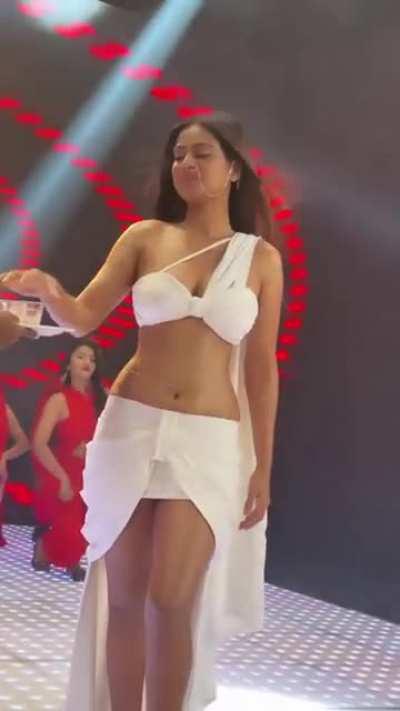 Nia Sharma Brown Thighs