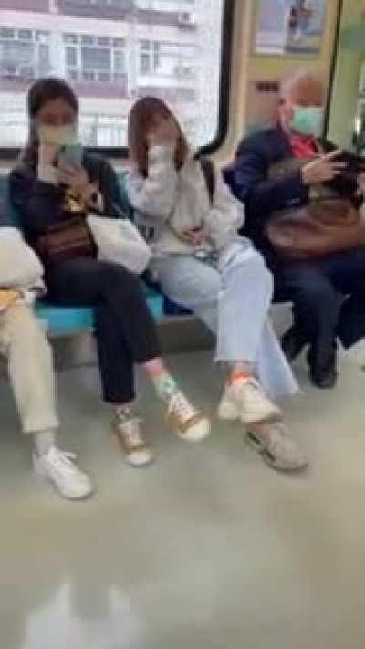 Kulak lik Bag li Degil kene...