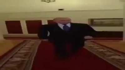 Pare de rebolar para a camera... E VIRE UM HOMEM!!!