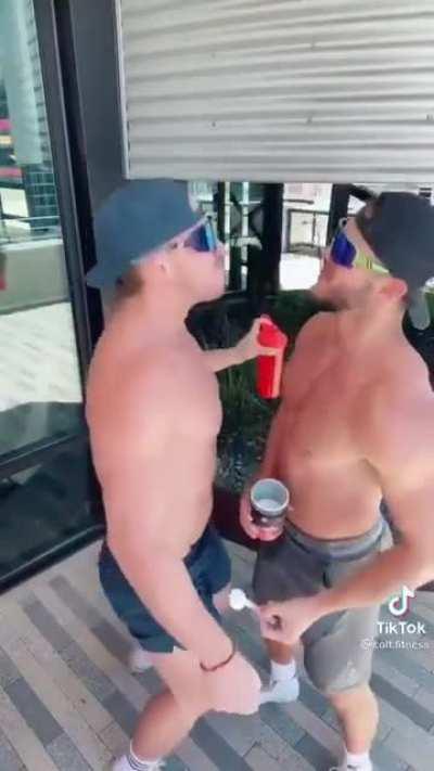 Bora malhar muquinha, em?