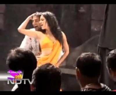 Katrina Kaif rain saree sexy moves❤🧡