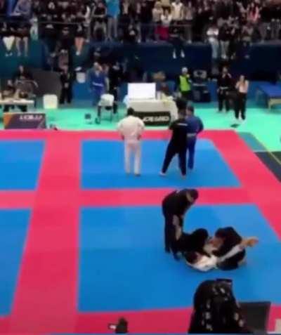 Good boy gets kicked out of jiu jitsu tournament for protecting owner during match
