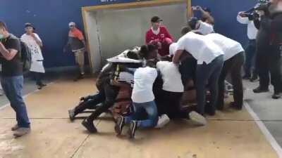 16 year old boy murdered in Mexico. His teammates took him to where they used to play football. And let him score, one last time.