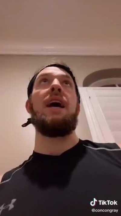 Rava listens to girl in red 😉