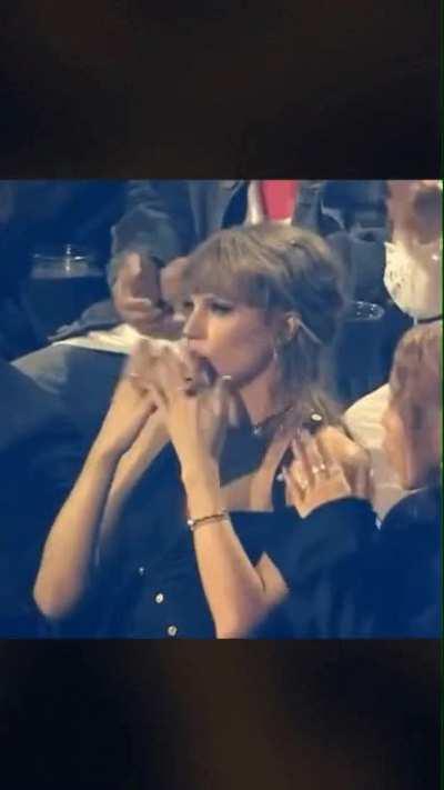 Her reaction after seeing everyone blow their loads😁