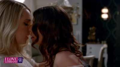 Niki Koss (22) & Katelyn Tarver (25) - 