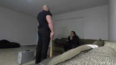 Тесак нервно курит в сторонке!