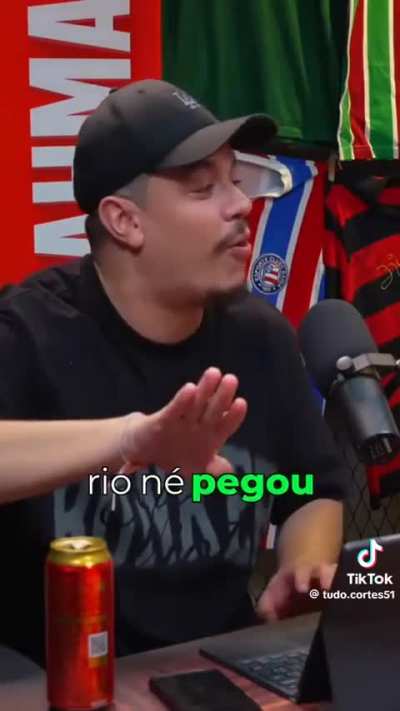 Jambrolhando na van.