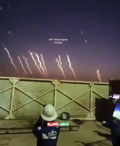 Chinese workers in Iraq document the moment Iran launched a barrage of missiles at Israel, 2025