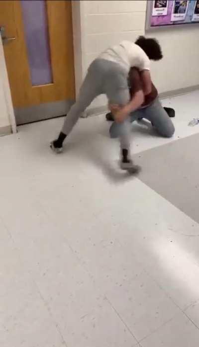 Embarrassing yourself like this over a lunch table seat??😭😭😭