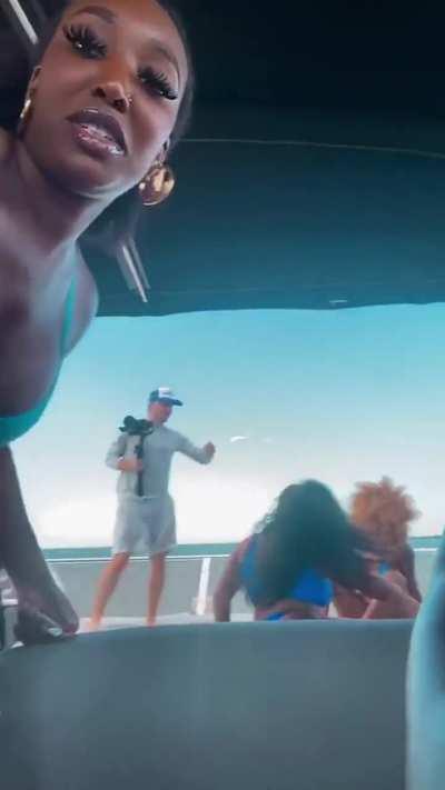 Was live @you_love_cece