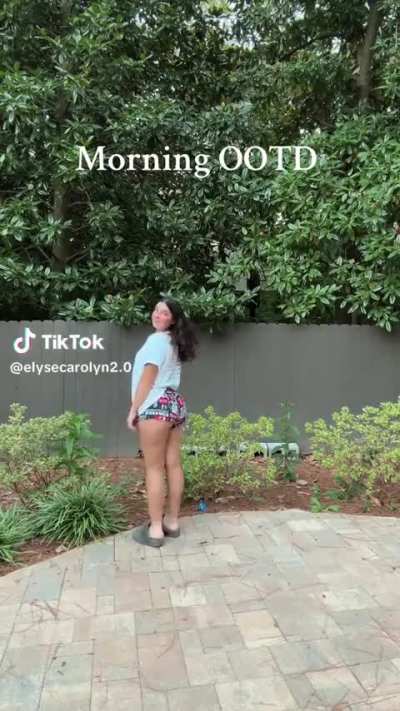 Damn that ass😮‍💨