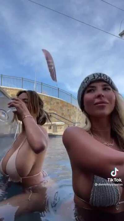 Unsynchronized Water Dancing 😳