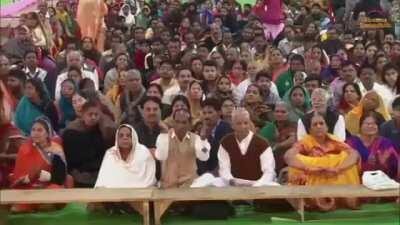 Brilliant reply to a stupid question to #Jain_Muni Shri Pramansagar ji on CAA, NRC & Hindu Rashtra.